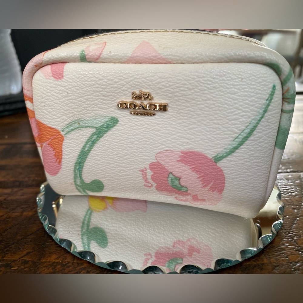 COACH White Floral Print Mini Cosmetic Case💛